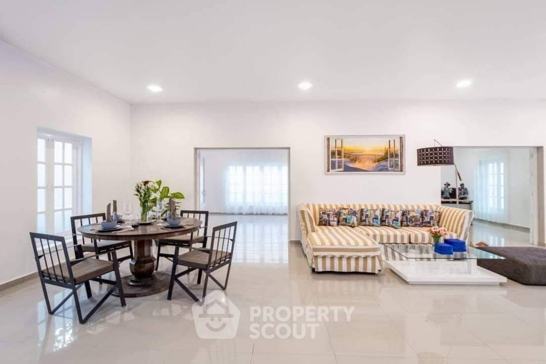รูป บ้าน 6-ห้องนอน ที่ เทมเปิลเลควิลล่า ใกล้ เมืองพัทยา (ID 998616) - รูปที่ 4/12