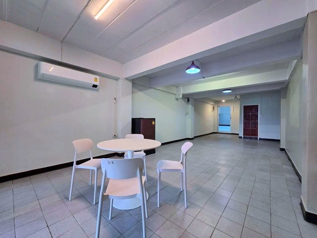 picture Big C Lat Phrao2 1.5 km. MRT Ratchadaphisek 900 m. Ratchada-Sutthisan intersection Warehouse for ren - 3/8