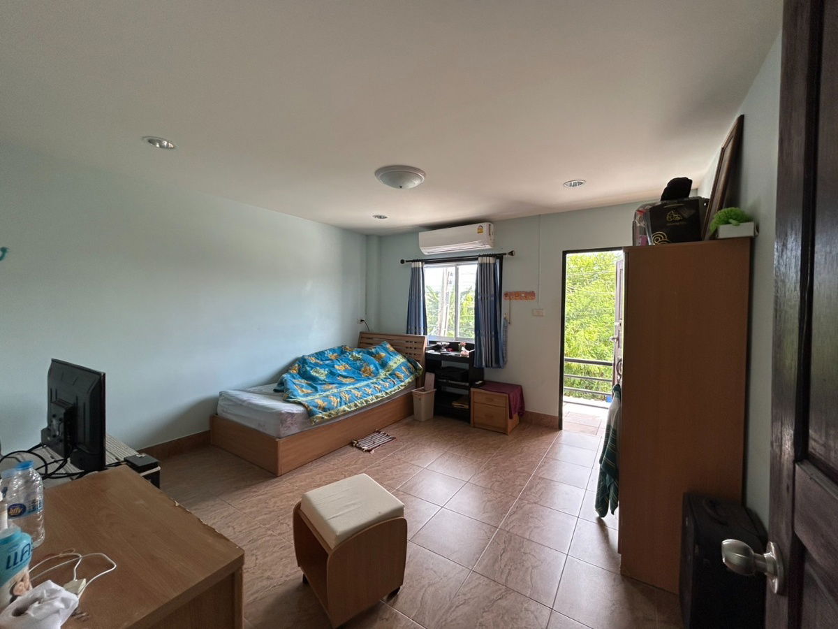 picture Golden Investment Opportunity! 2-Storey Townhome, 60 sq.wah, Prime Huai Kapi Location  - 11/18