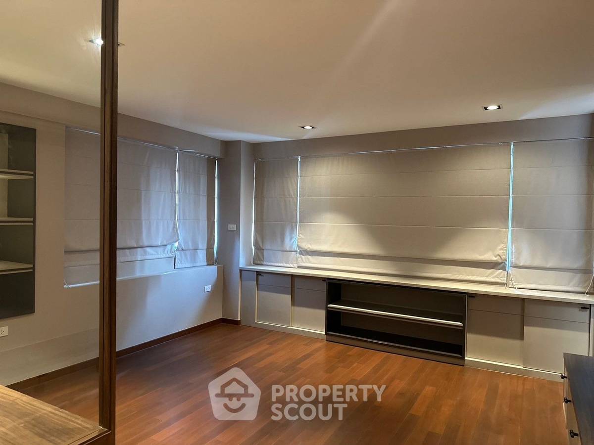 picture Renovated Duplex Penthouse next to BTS Ploen Chit (ID 2245572) - 7/16