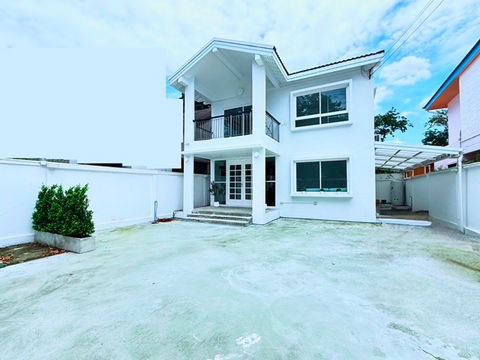 Mansion house for rent 2 Storeys 3bed 2bath 5a/c complete with furniture parking for 4cars entering