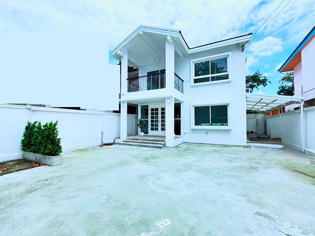 picture Mansion house for rent 2 Storeys 3bed 2bath 5a/c complete with furniture parking for 4cars entering - 1/8