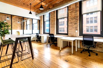 Office for rent Sathon Nuea Road : Flexible serviced offices for rent at Chamchuri Square, directly connected to Sam Yan MRT, right in the city center.