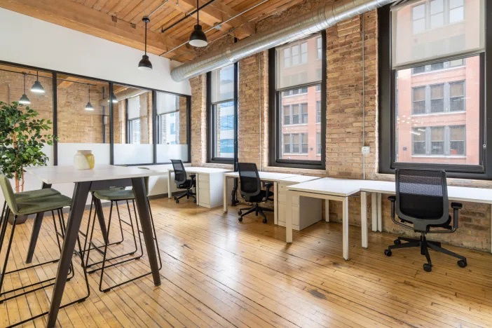 picture Flexible serviced offices for rent at Chamchuri Square, directly connected to Sam Yan MRT, right in the city center. - 1/10