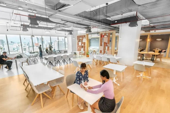 picture Flexible serviced offices for rent at Chamchuri Square, directly connected to Sam Yan MRT, right in the city center. - 9/10