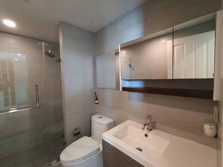 picture Condo The Ace Ekamai, beautiful like new, ready to move in - 9/21