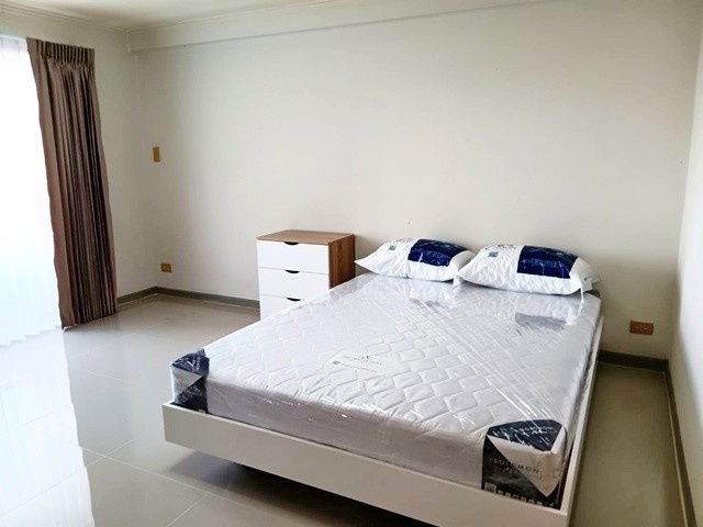 picture ARL HuaMak 900m. For rent Regent Srinakarin Condo MRT KhlongKlantan 500m. Building A 9th floor 32 sq - 6/8