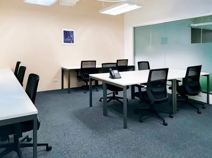 Office for rent, Thiw Hong Building, Silom, in the heart of the business district, able to accommodate a large number of employees