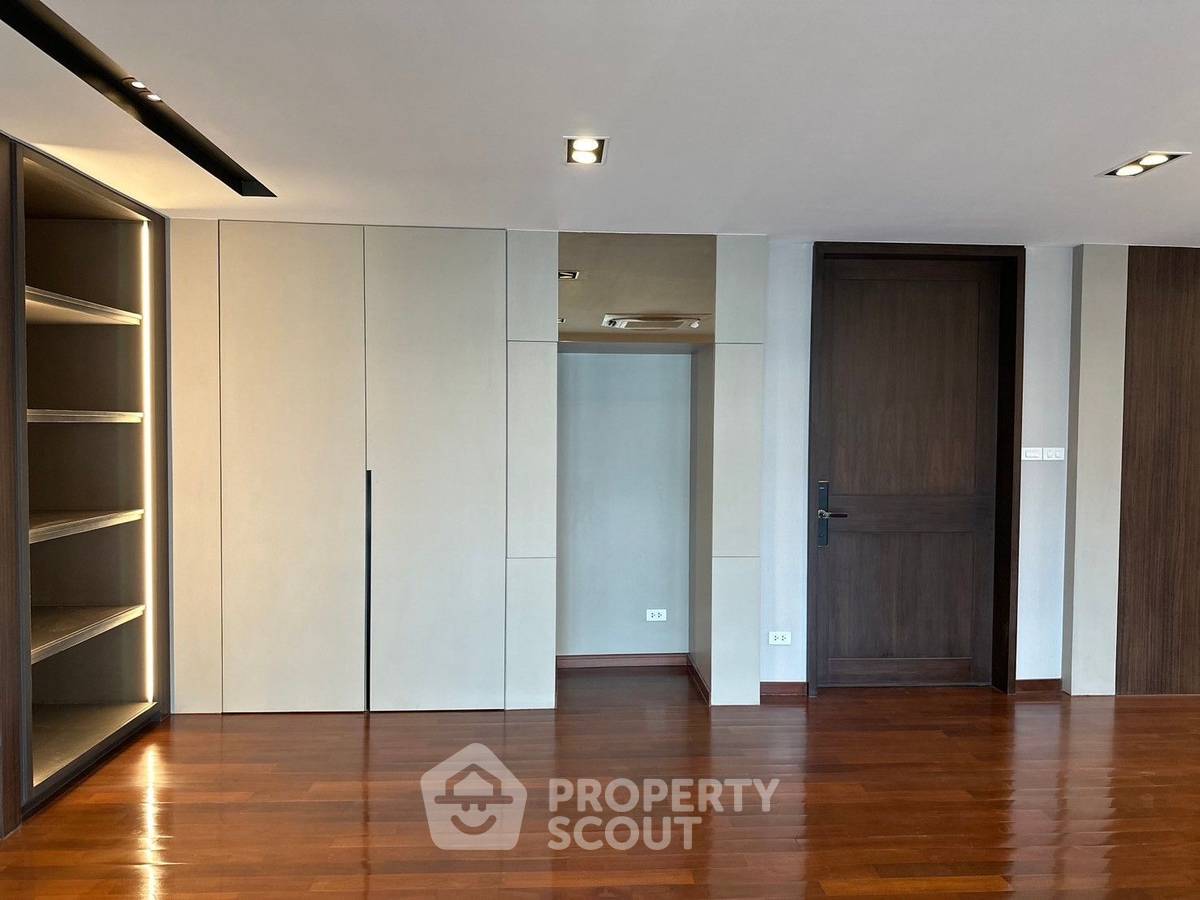 picture Renovated Duplex Penthouse next to BTS Ploen Chit (ID 2245572) - 12/16