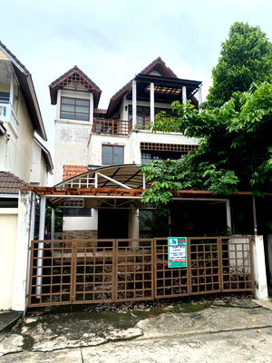 Houses for sale Sukhothai Thammathirat Open University : Sailom Village, Chaeng Watthana Road, Pak Kret Subdistrict, Pak Kret District, Nonthaburi Province 3-storey house, land area of 50 square wah 