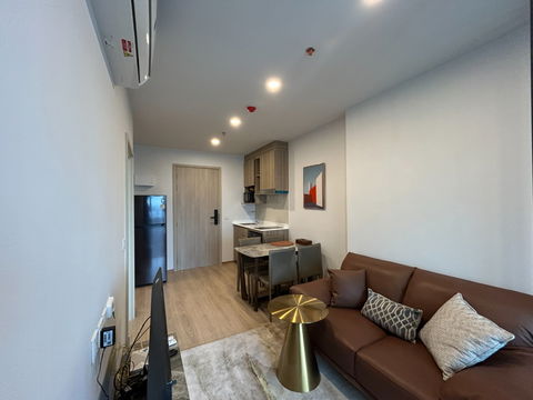 Life Rama4 - Asoke  Fully furnished 