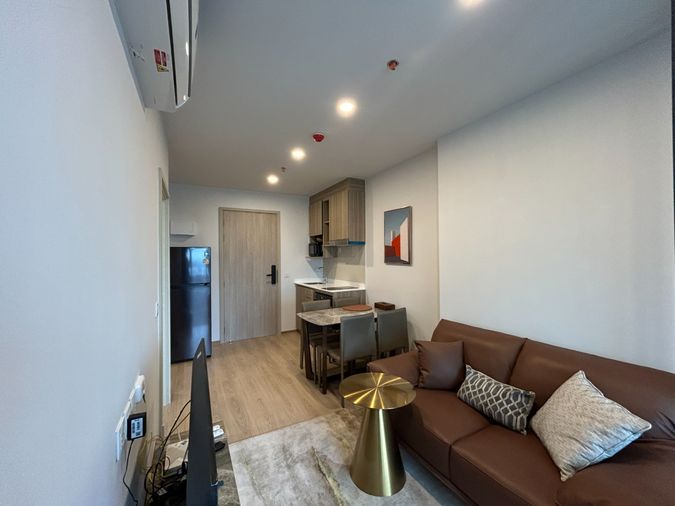 Life Rama4 - Asoke  Fully furnished 