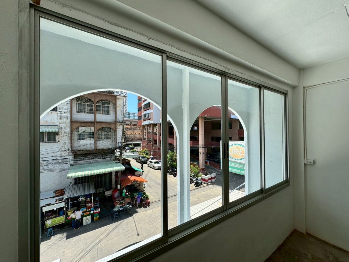 picture 🏢 For Rent: 3.5-Storey Commercial Building 🚆 Just 500 meters from Lam Sali BTS Station 🔧 Fully renovated throughout – move-in ready - 23/33