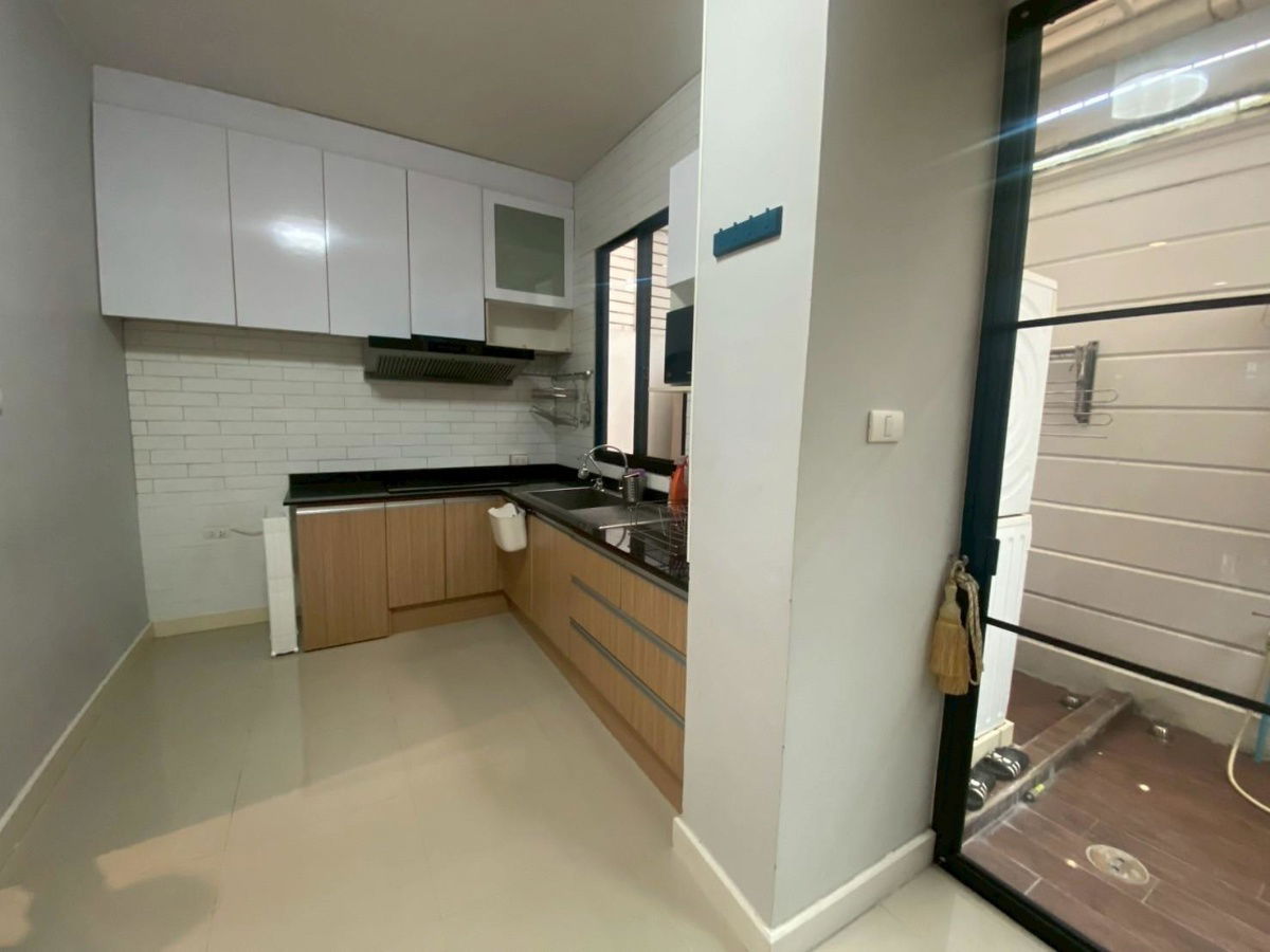 picture A beautiful, ready-to-move-in 3-story townhome in the Signature Vibhavadi 60 project. Excellent location. - 9/15