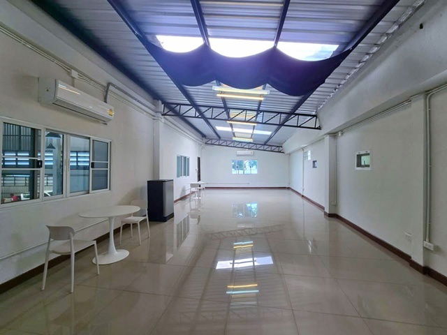 picture Big C Lat Phrao2 1.5 km. MRT Ratchadaphisek 900 m. Ratchada-Sutthisan intersection Warehouse for ren - 4/8