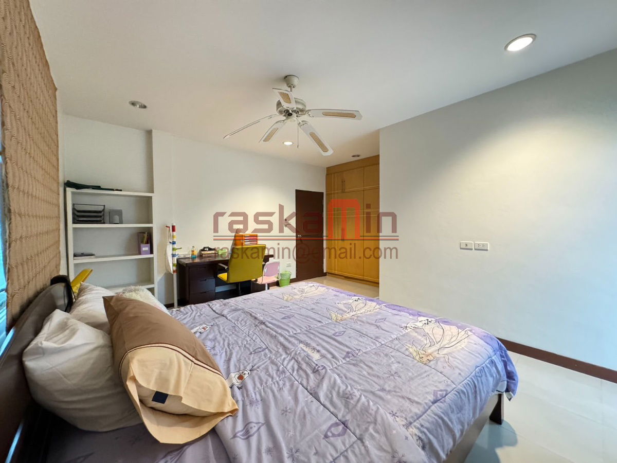 picture For Sale: Stunning Family Home at SP Village 5 - 19/25