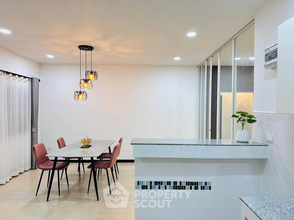 picture 3-BR House close to Pattaya (ID 2101246) - 6/20