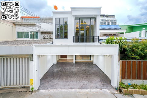 TA7613📲Line ID @556ryccg 🏡Townhome Ekkamai12 / Pridi 31 3Bedroom 210 sqm Land area 132 sqm Fully furnished near Donki Mall, BTS Ekkamai