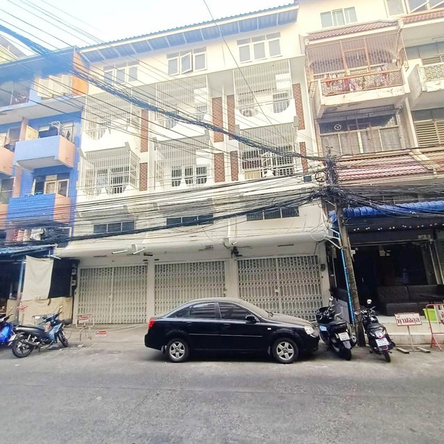 รถไฟฟ้า ทางด่วนหลัก 2 สาย สถานีรถไฟฟ้า MRT พระราม9 80ม. Central Rama 9 90 ม. ให้เช่าอาคารพาณิชย์ 3 คูหา 69ตร.ว. 4 ชั้น 3 คัน 1056ตรม.