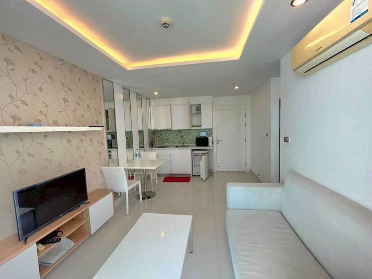 picture Amazom Residents Condo pool view   - 8/10