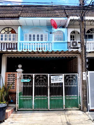 Townhouses for rent Pho Kaew Road : Townhouse for rent, Sena Villa Village 84, Soi 21, Bang Kapi. Contact number 095-845-4714 or 080-079-7442.