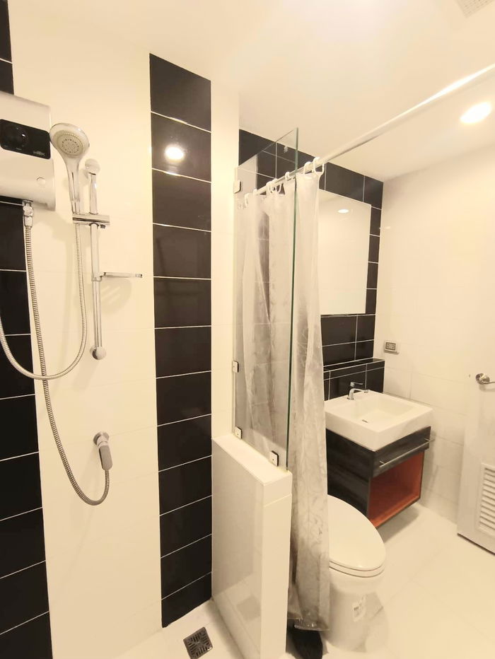 picture Voque Condo for rent, 5 minutes walk to BTS, quiet condo, convenient transportation - 8/12
