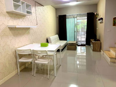 Townhouses for rent MRT Kalantan : 🏡📍House for rent, The Connect Phatthanakan 38, company registration available, good location, multiple entrances and exits.