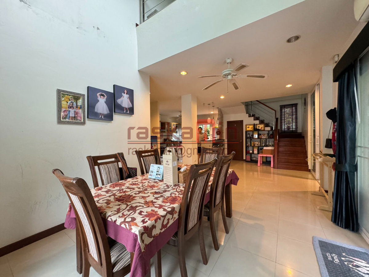 picture For Sale: Stunning Family Home at SP Village 5 - 8/25