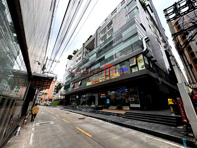 Office for rent Rama 9 : Office / Restaurant Space for Rent – 15 Sukhumvit Residence