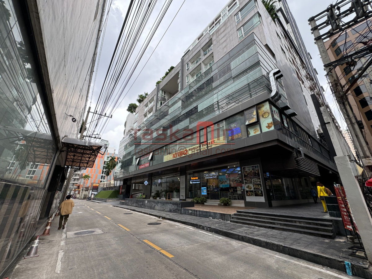 picture Office / Restaurant Space for Rent – 15 Sukhumvit Residence - 1/7