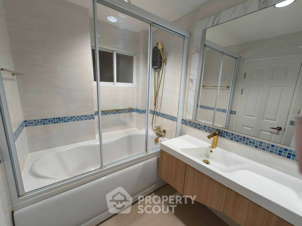 picture 2-BR Condo at Life @ Phahol-Ari near BTS Saphan Khwai (ID 1946439) - 13/18