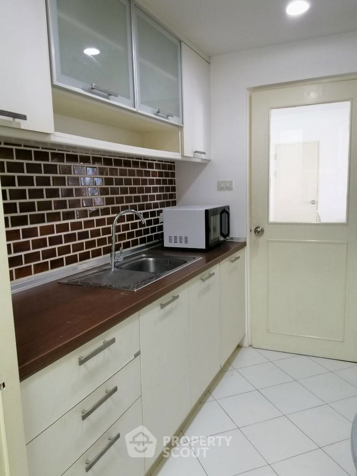 picture 2-BR Condo at Baan Siri Sukhumvit 10 Condominium near BTS Nana (ID 549388) - 8/19