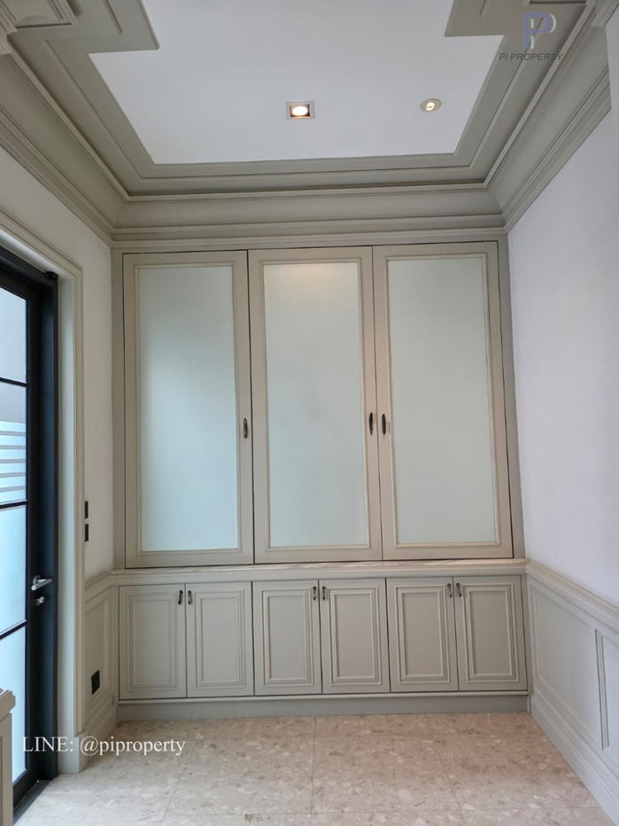 picture For Rent: Luxurious Villa in Grand Bangkok Boulevard Sukhumvit with 4 Bedrooms & 5 Bathrooms - 33/44