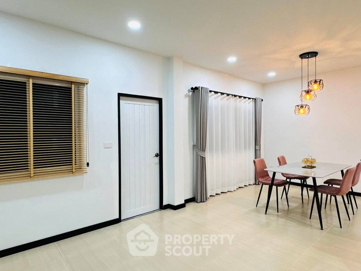 picture 3-BR House close to Pattaya (ID 2101246) - 7/20