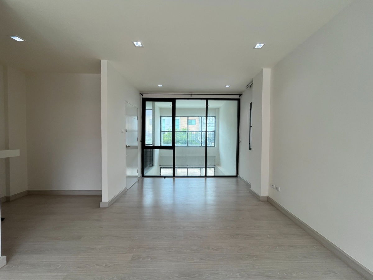 รูป ทาวน์โฮม 3 ชั้น หลังมุม โครงการ Eco Space บางนา-วงแหวน ทำเลตอบโจทย์ทั้งครอบครัวและคนทำงาน ใกล้เมกะบางนา–ทางด่วน–สนามบินสุวรรณภูมิ - รูปที่ 10/22