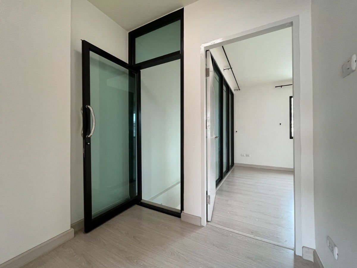 รูป ทาวน์โฮม 3 ชั้น หลังมุม โครงการ Eco Space บางนา-วงแหวน ทำเลตอบโจทย์ทั้งครอบครัวและคนทำงาน ใกล้เมกะบางนา–ทางด่วน–สนามบินสุวรรณภูมิ - รูปที่ 21/22