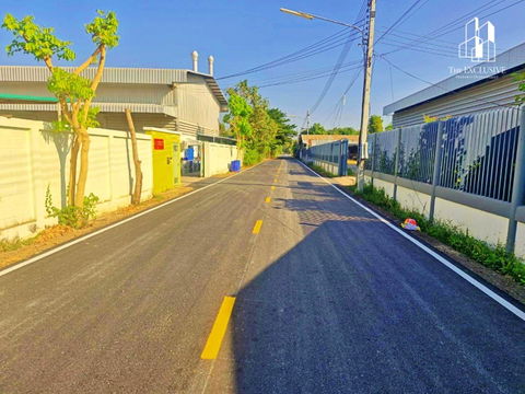 Land with Building for Sale – 1 Rai 3 Ngan 66 Sq. Wah Pathum Thani – Adjacent to Road 345-346,        