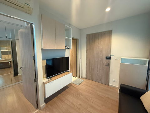 For rent 1 bedroom ( Corner room )