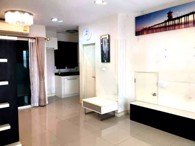 Townhouses for rent Nak Niwat Road : 🔺 For Rent 3-story Townhouse BAAN KLANG MUANG CHOKCHAI 4 3 bedroom 3 bathroom