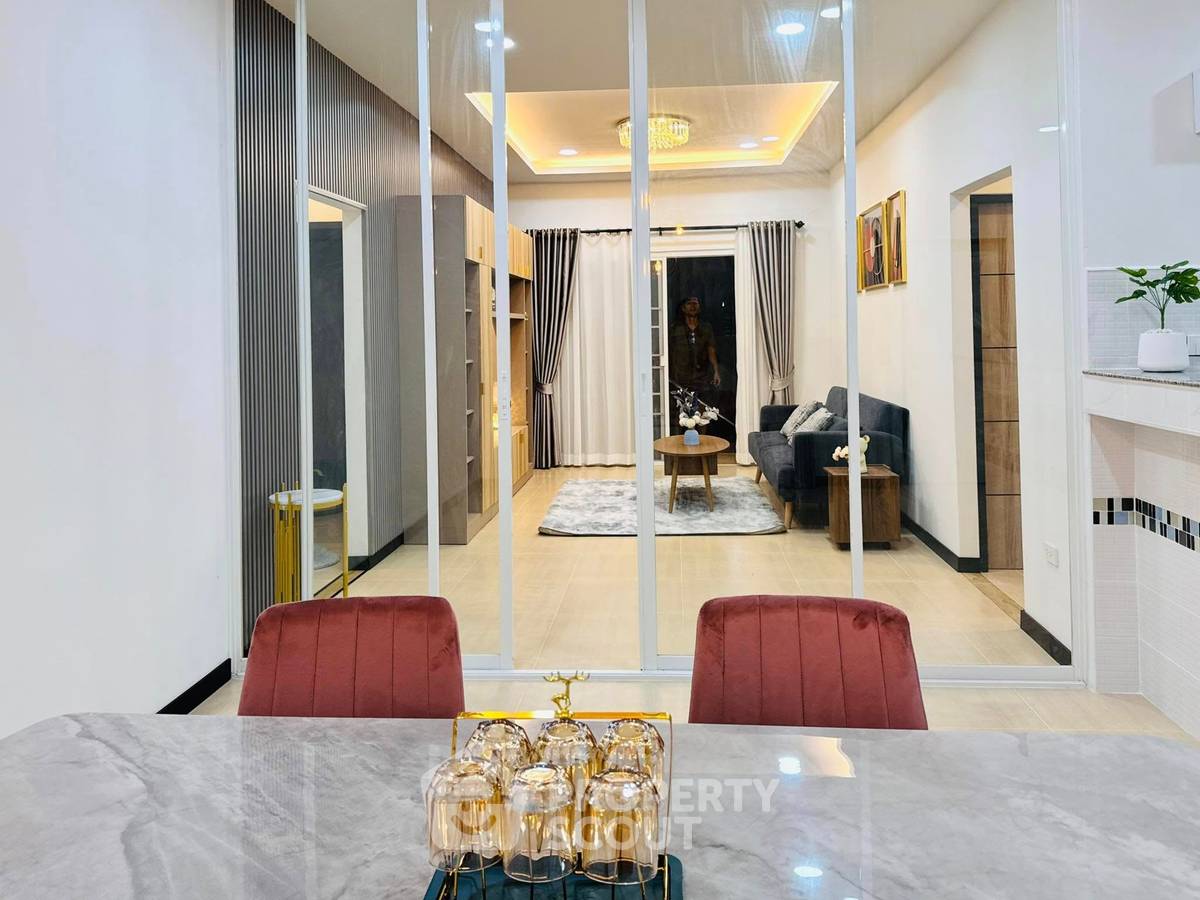 picture 3-BR House close to Pattaya (ID 2101246) - 5/20
