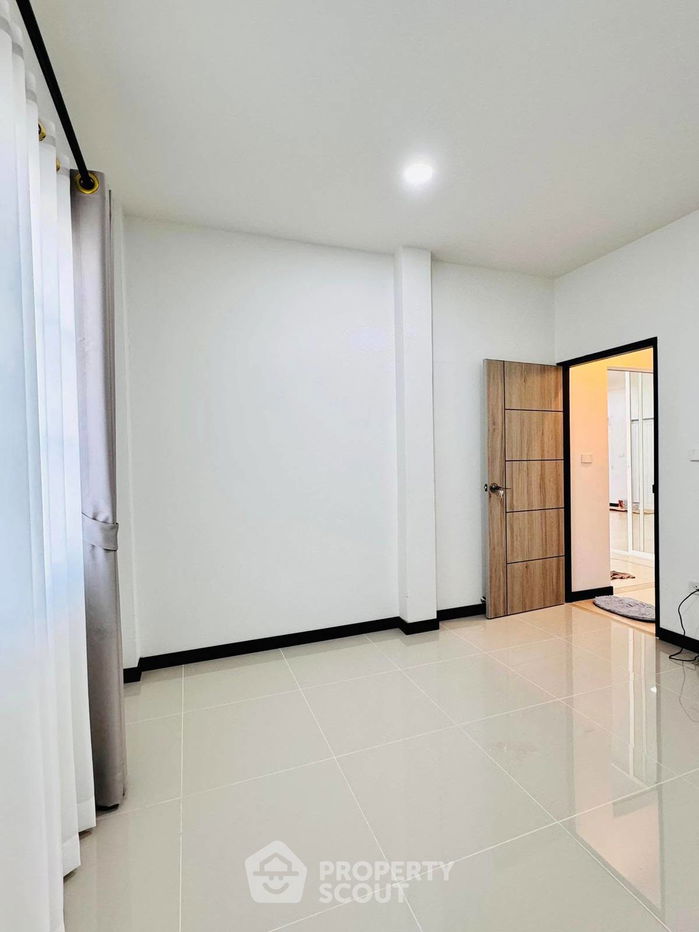 picture 3-BR House close to Pattaya (ID 2101246) - 13/20