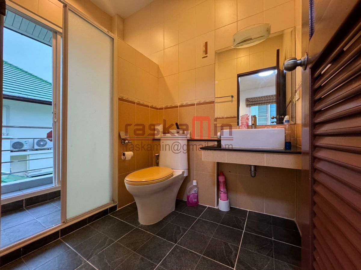 picture For Sale: Stunning Family Home at SP Village 5 - 23/25