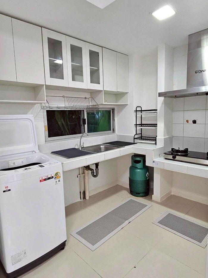 รูป ขาย เช่าบ้าน กรุงเทพกรีฑา ซ.7 " บ้านใหม่พระรามเก้า-ศรีนครินทร์ " ติดแอร์ทั้งหลัง พร้อมเฟอร์นิเจอร์ และฟูกที่นอนอย่างดีทุกห้องนอน จอดรถได้ 3 คัน - รูปที่ 5/21