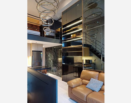 Call : 095-965-8338 คอนโด เดอะ ลอฟท์ สีลม ใกล้ BTS สุรศักดิ์ 46 ตารางเมตร 1 Bedroom Hybrid 2 ชั้น ห้องสวย ตกแต่งครบ