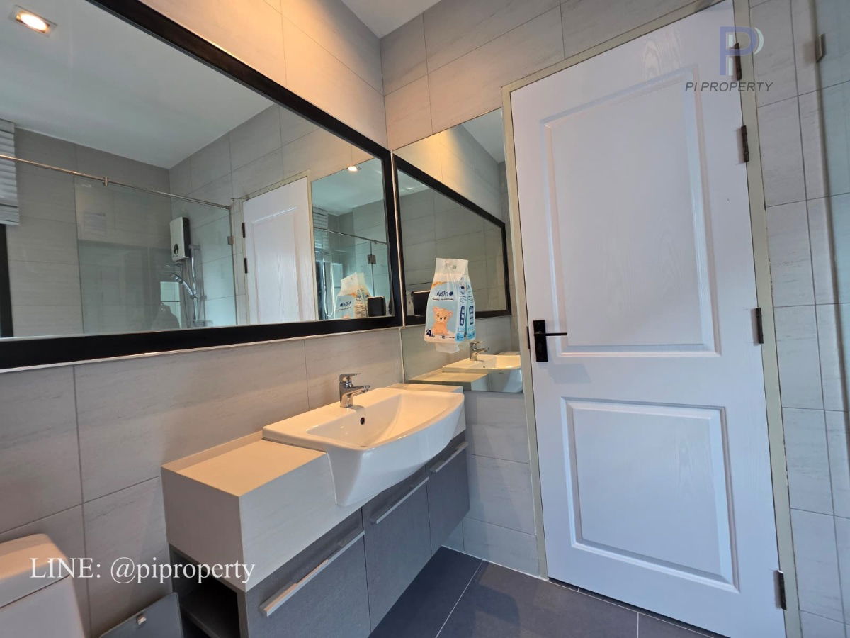 picture For Rent: Luxurious Villa in Grand Bangkok Boulevard Sukhumvit with 4 Bedrooms & 5 Bathrooms - 32/44