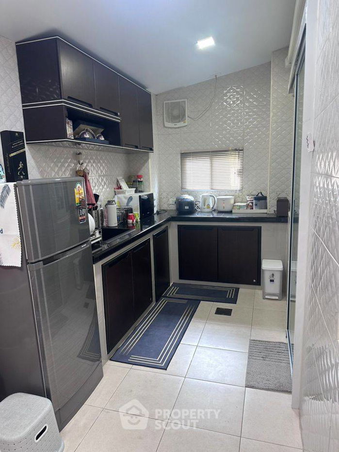picture 3-BR Townhouse at Golden Town 3 Bangna - Suanluang in Dokmai (ID 2150538) - 4/9