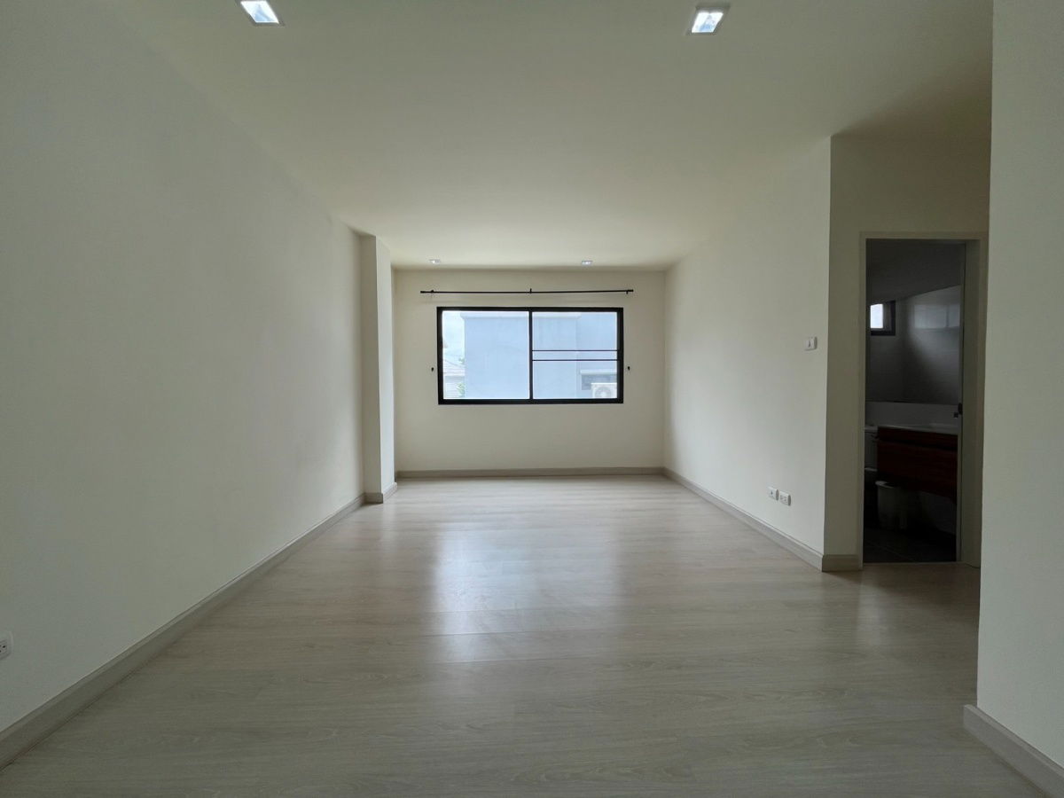 รูป ทาวน์โฮม 3 ชั้น หลังมุม โครงการ Eco Space บางนา-วงแหวน ทำเลตอบโจทย์ทั้งครอบครัวและคนทำงาน ใกล้เมกะบางนา–ทางด่วน–สนามบินสุวรรณภูมิ - รูปที่ 8/22