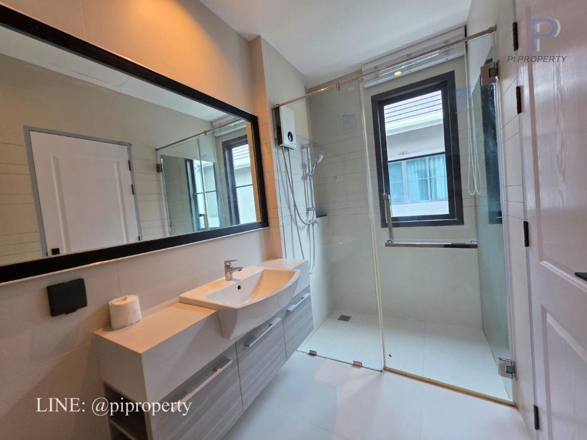 picture For Rent: Luxurious Villa in Grand Bangkok Boulevard Sukhumvit with 4 Bedrooms & 5 Bathrooms - 27/44