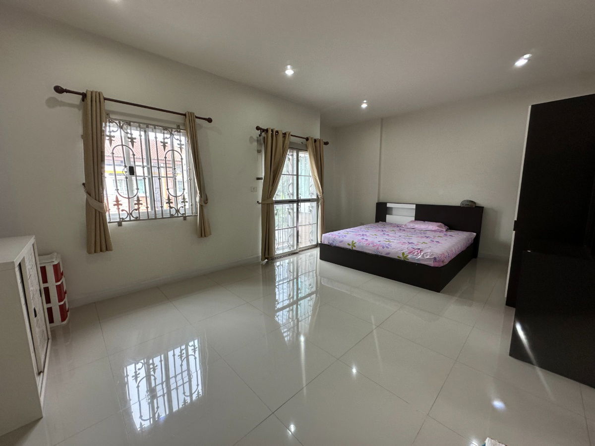 รูป ทาวน์เฮ้าส์ 3 ห้องนอน ใกล้กทม. พื้นที่เยอะ ใกล้แหล่งชุมชน - รูปที่ 10/16