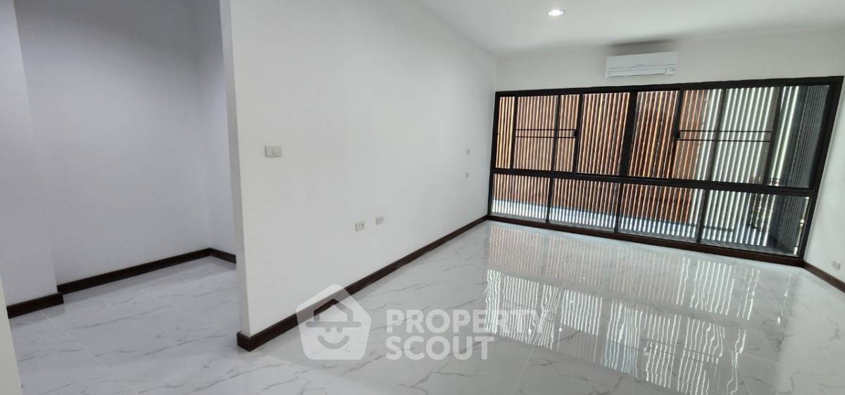 picture 5-BR House close to Sukhumvit (ID 1288943) - 17/34